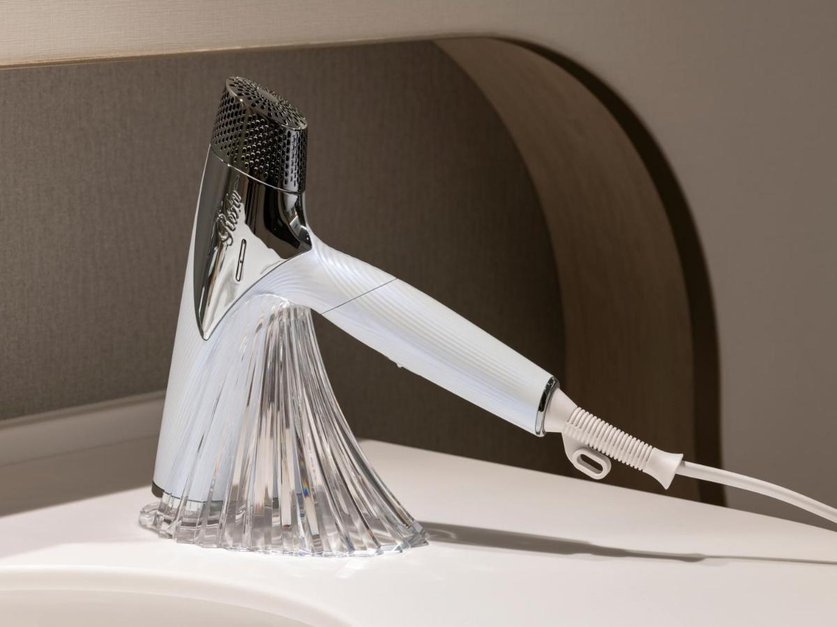 Mitsui Garden Hotel Yokohama Minatomirai Premier 외부 사진 A hair dryer