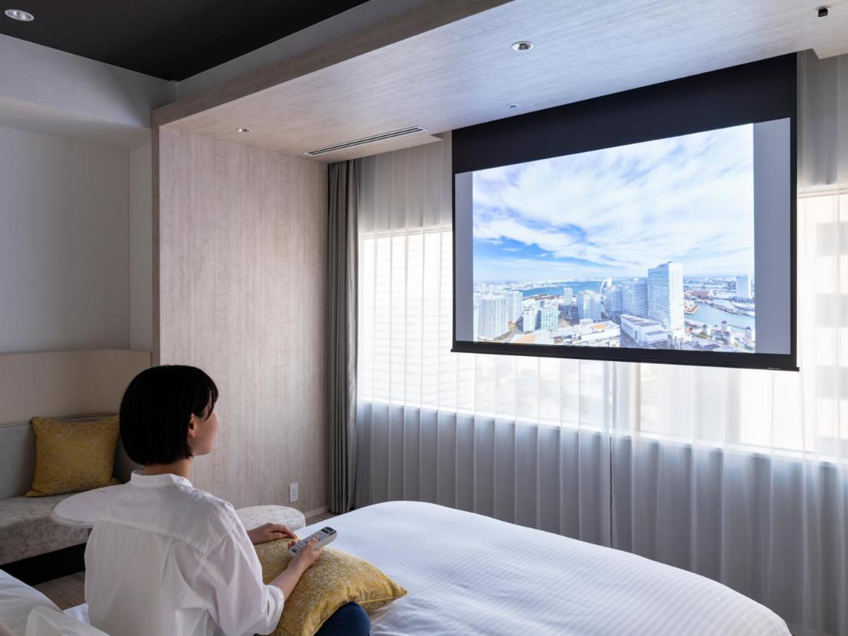 Mitsui Garden Hotel Yokohama Minatomirai Premier 외부 사진 A motorized projection screen