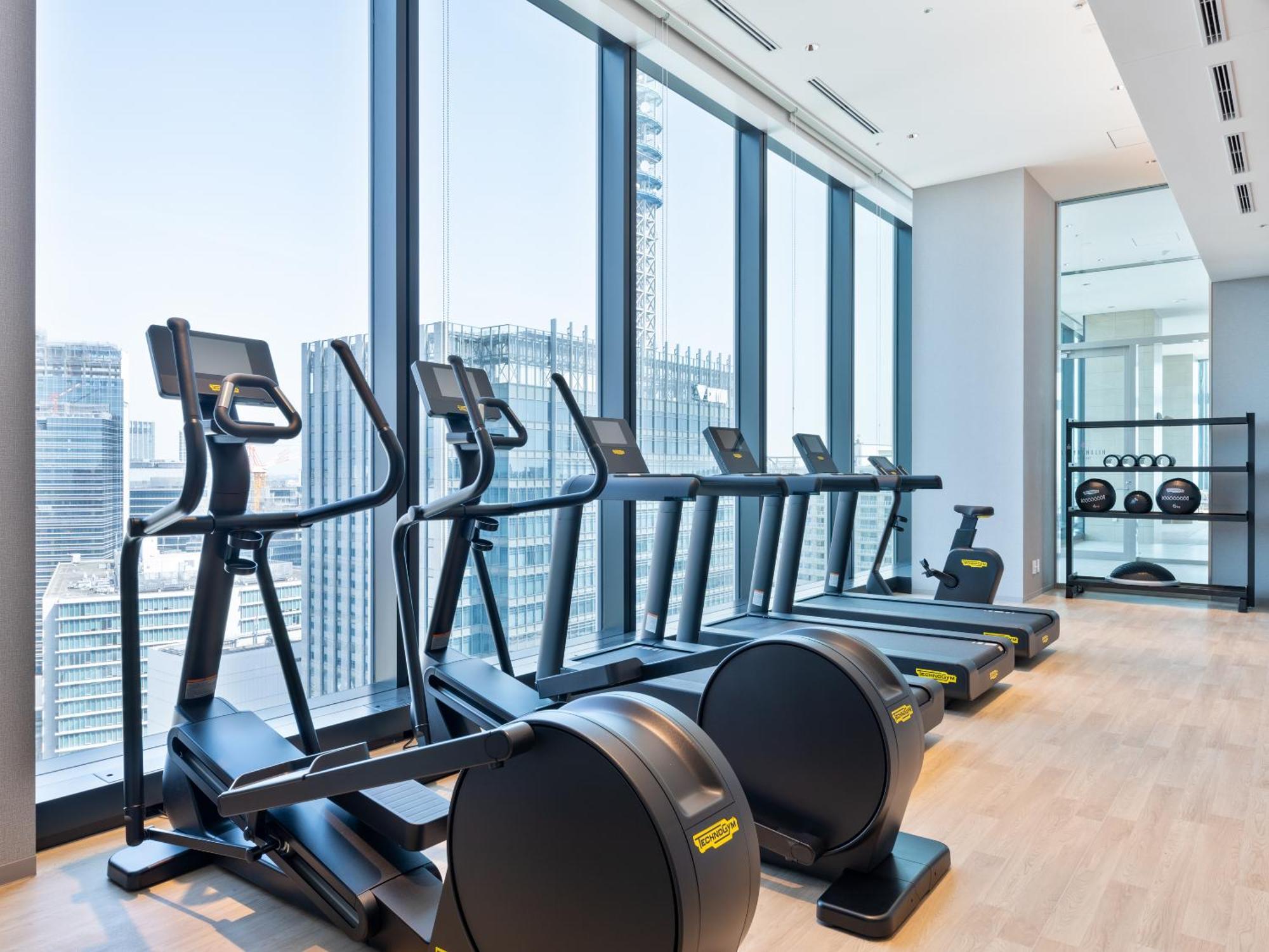Mitsui Garden Hotel Yokohama Minatomirai Premier 외부 사진 The gym at the 108