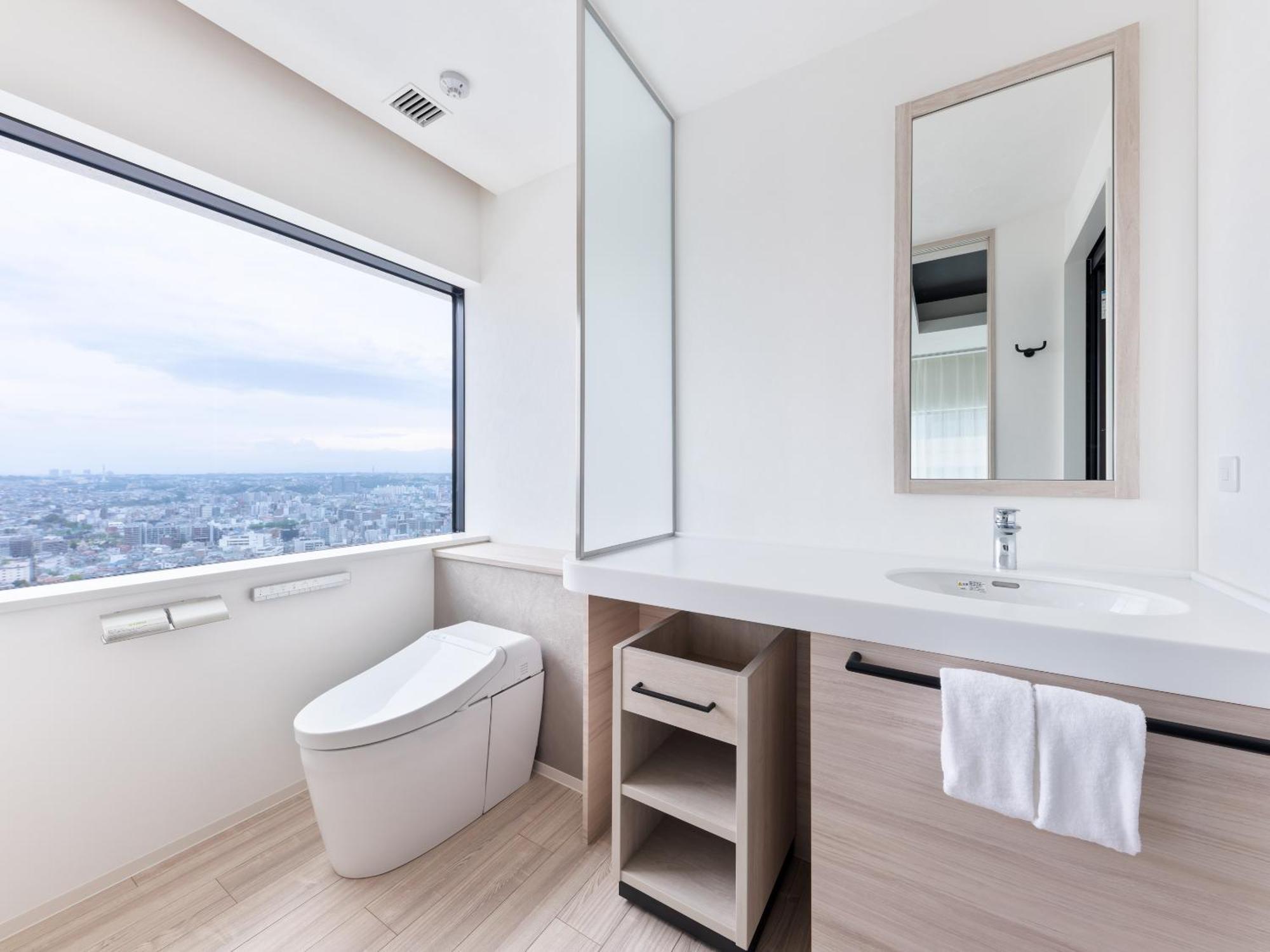 Mitsui Garden Hotel Yokohama Minatomirai Premier 외부 사진 A modern Japanese toilet